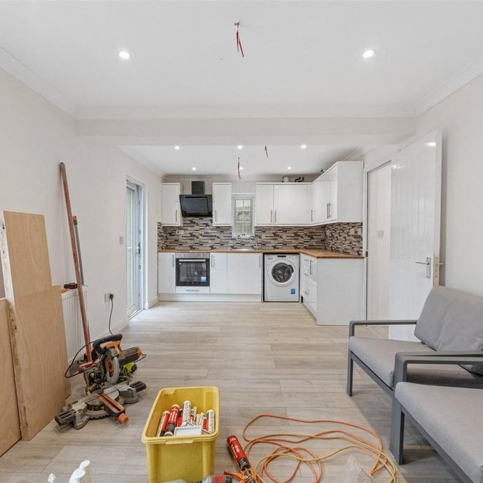 4 bedroom semi-detached house to rent - Photo 1