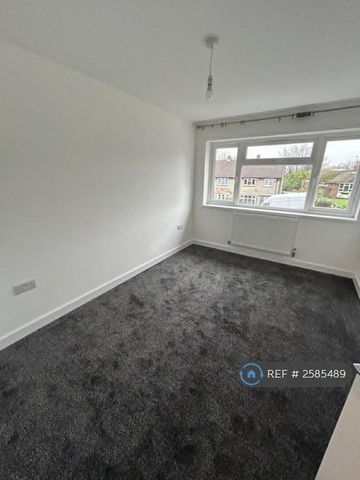 4 bedroom semi-detached house to rent - Photo 5