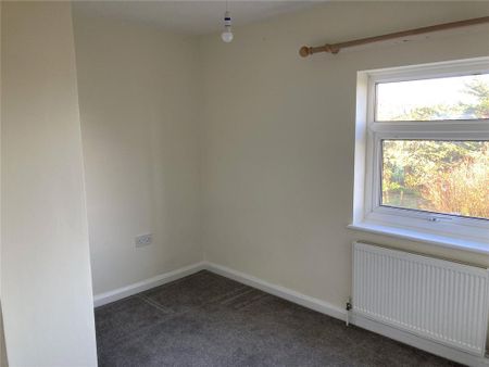 4 bedroom semi-detached house to rent - Photo 4