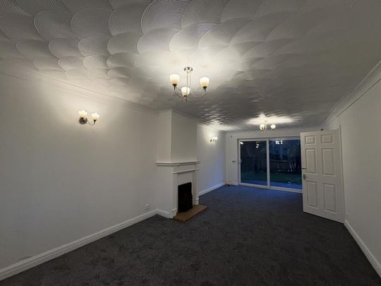 4 bedroom semi-detached house to rent - Photo 1