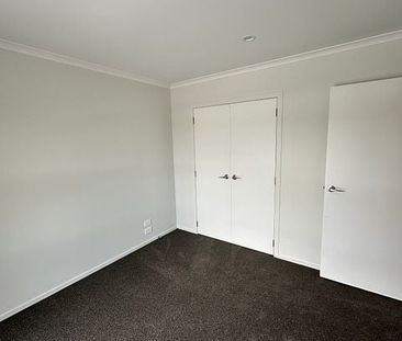 Charming 3BR Home in Owhata! - Photo 3