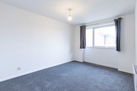 2 bed Flat for rent - Photo 3