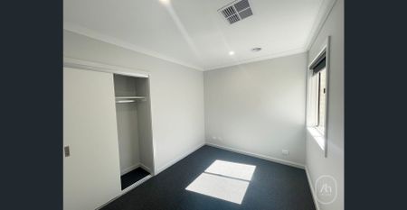 Modern Brand New 3 Bed 2 Bath Family Home in Vibrant Truganina - Photo 2