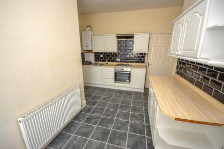 2 bed flat to rent in Spohr Terrace, South Shields, NE33 - Photo 5