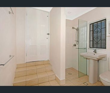 20 Nott Street, Red Hill, Qld 4059 - Photo 2