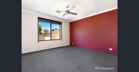 DONT MISS OUT - Stone throw from the Train-Station - Photo 5