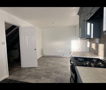 3 Bed Terraced House, Fenton Way, S61 - Photo 6