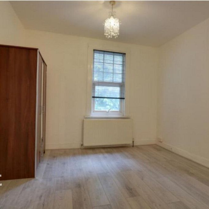 1 bedroom in a flat share to rent - Photo 1