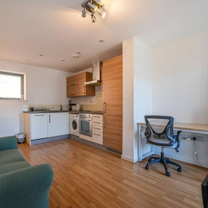 Studio to rent - Photo 1