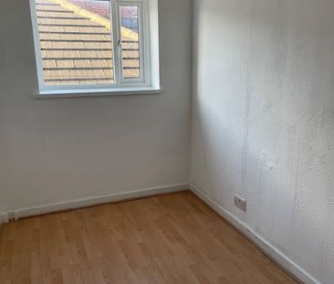 1 Bed Flat, Hyde Road, M18 - Photo 3