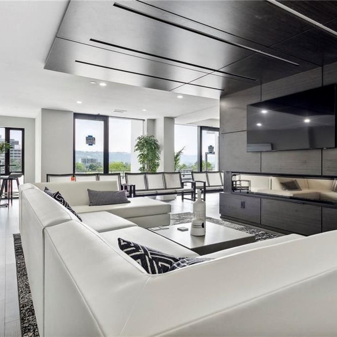 For Lease - 15 Queen Street Unit# 805, Hamilton, Ontario - Photo 1