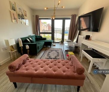 1 bedroom in a house share to rent - Photo 2