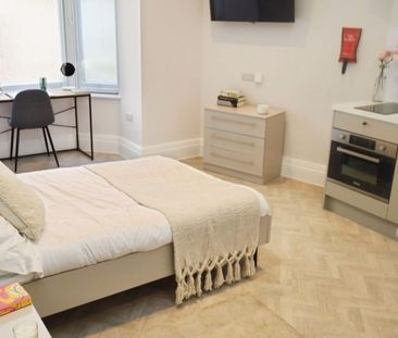 NEW BUILD STUDENT LET - Photo 2