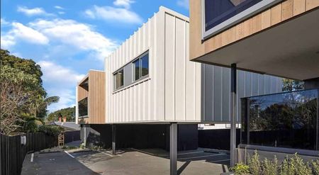 2 bedroom apartment - Photo 2