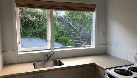 Warm and sunny 2 double bedroom flat - Photo 4