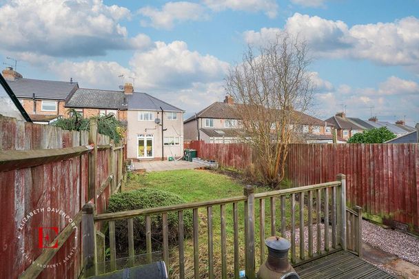 3 bedroom end of terrace house to rent - Photo 1