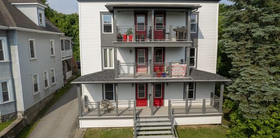 Grand 3 ½ Rénové à Louer Rue Laurier - Photo 2