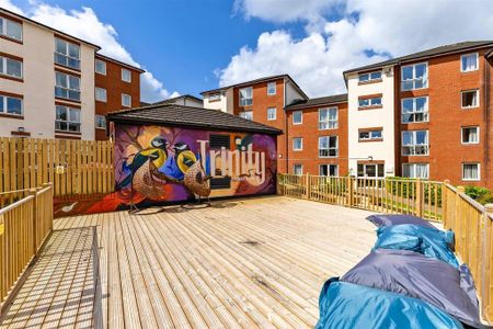 1 bedroom in a flat share to rent - Photo 2