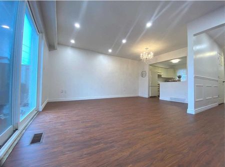 For Lease - 1261 Redbank Crescent, Oakville, Ontario - Photo 2