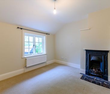 A beautiful and conveniently located Farmhouse, forming part of the... - Photo 2