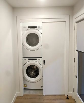 Modern Studio Unit with Private Entrance – Great Access to Downtown - Photo 1