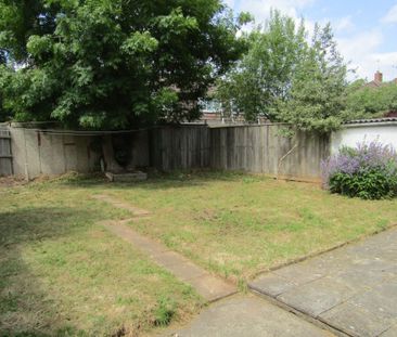 3 bed Terraced - To Let - Photo 6