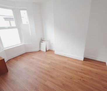 4 bedroom terraced house to rent - Photo 5