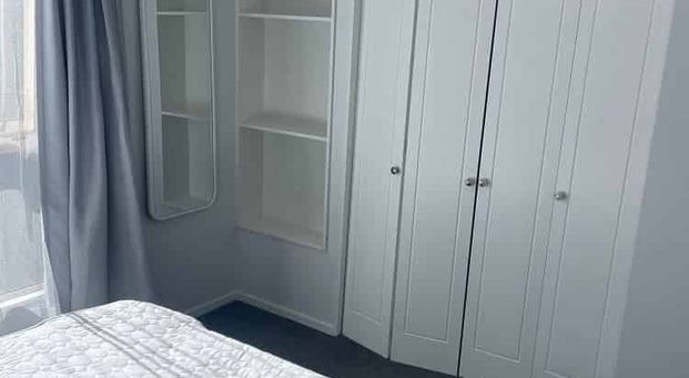 Fully furnished City Townhouse with Garage - Photo 1