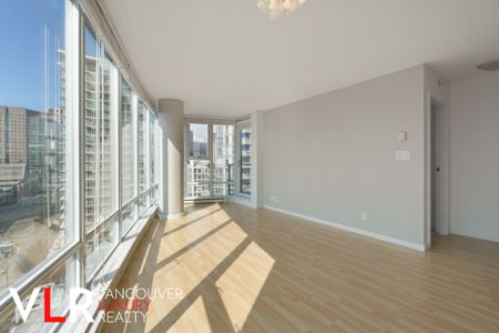 Condo in Downtown Vancouver, BC - Photo 3