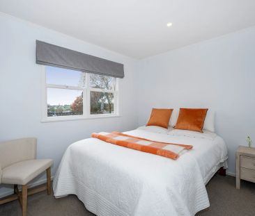 Top Floor Apartment - Unbeatable Location - Photo 2