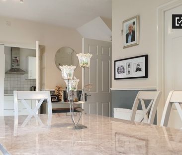 Cosy room in 5-bedroom house in Sandyford, Dublin - Photo 1