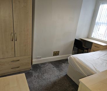 5 bedroom terraced house to rent - Photo 2