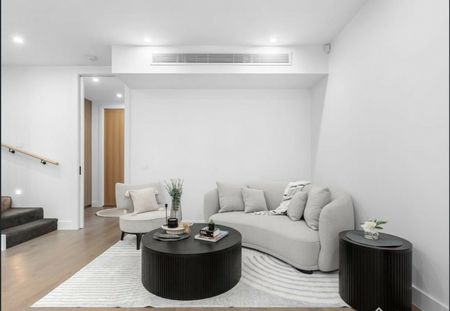 LUXE LIVING STEPS FROM BAY STREET - Photo 2