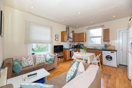 4 Bed Flat, Emmanuel Road, SW12 - Photo 2