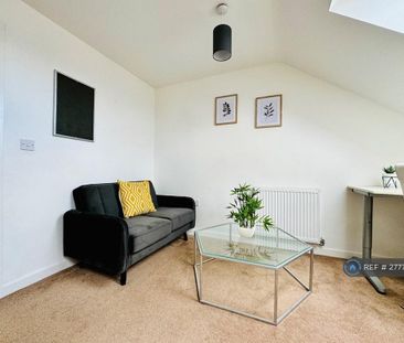 1 bedroom in a flat share to rent - Photo 1