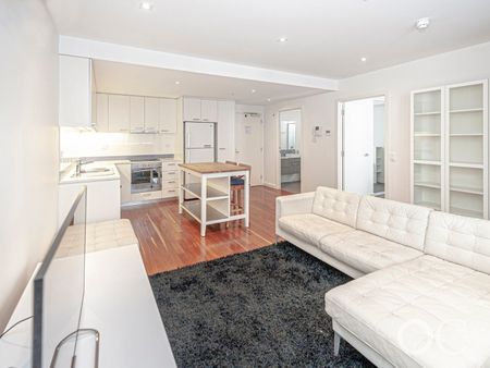 OPEN THE DOOR TO 'UNO' – CITY CENTRE LIVING AT ITS BEST - Photo 3