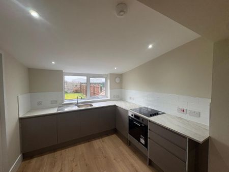 3 bedroom semi-detached house to rent - Photo 5