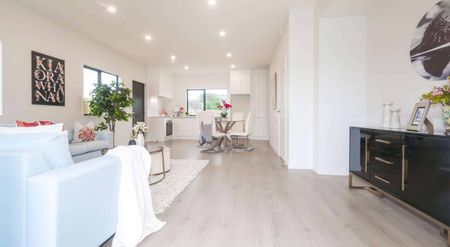 Modern Luxury - Unbeatable Location - Photo 2