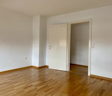 Gemütlich Wohnen unterm Dach! Renovierte 3-Zimmer-Wohnung, sofort b... - Photo 1