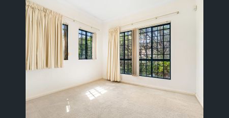 Modern Three Bedroom Villa in Prime Bexley Location - Photo 2