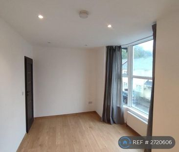 4 bedroom terraced house to rent - Photo 2
