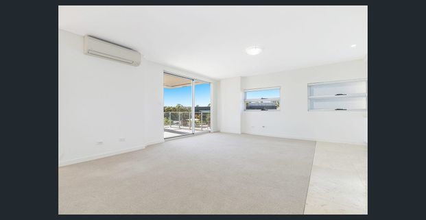 Modern comfort and convenience in the heart of Gordon - Photo 1