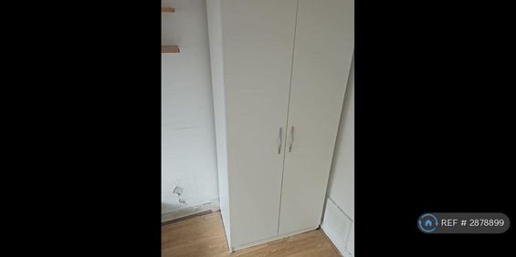 1 bedroom in a flat share to rent - Photo 3