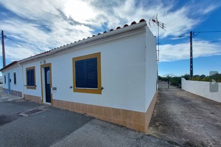 Casa Térrea T1 Zona calma totalmente renovada. Arrendamento de Outubro a Maio - Photo 2