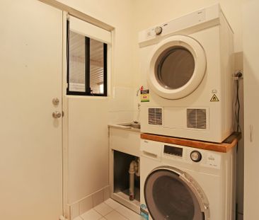 Modern Townhouse Living Opposite Balmoral Reserve! - Photo 2