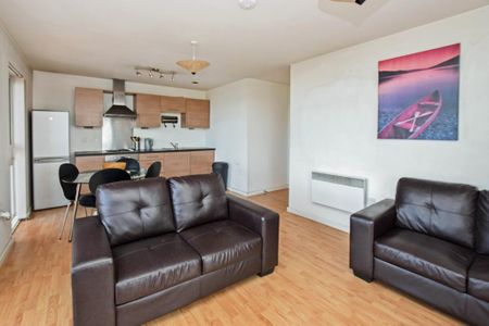 2 bedroom flat to rent - Photo 2