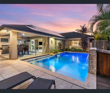 Spacious Family Home with Pool & Multiple Outdoor Entertaining Areas - Photo 6