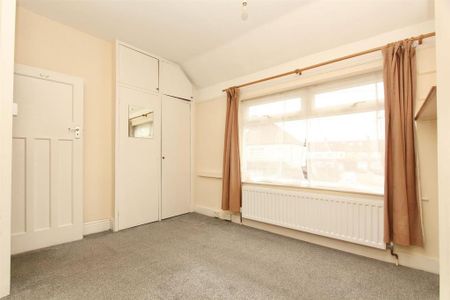 4 bedroom end of terrace house to rent - Photo 3