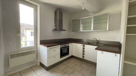 Cotignac, appartement lumineux 2 pièces 43m², traversant, situé au 2ème étage. - Photo 5
