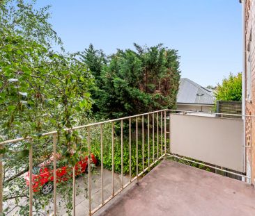 Light-Filled 1 Bedroom Apartment in Prime Armadale Location - Photo 1